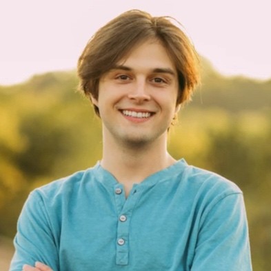 Aaren Warr's headshot